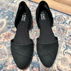 new TOMS black sandals / size 7.5